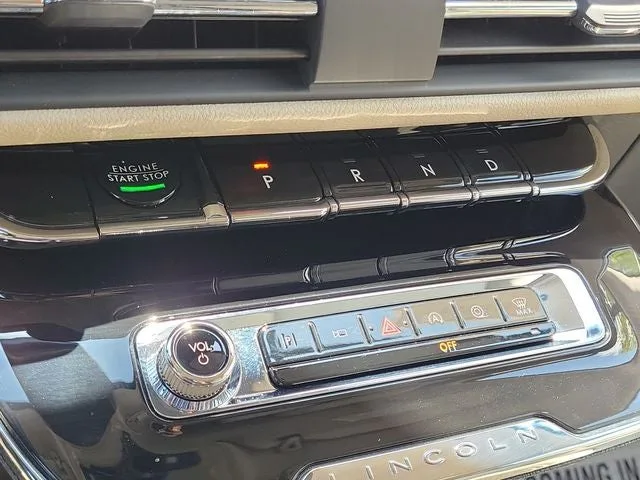 2025 Lincoln Corsair Premiere photo 25