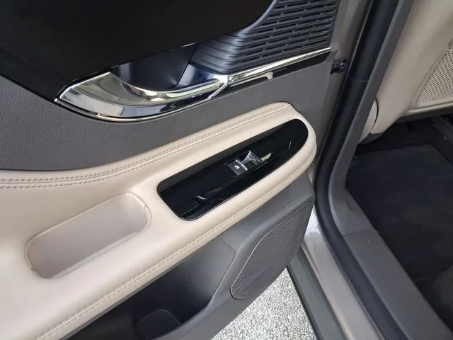 2021 Lincoln Corsair Standard photo 10