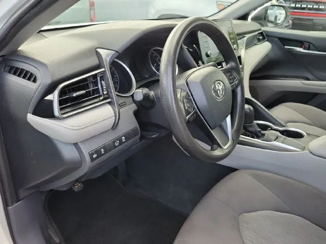2022 Toyota Camry LE photo 8