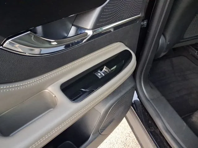 2024 Lincoln Corsair Premiere photo 10
