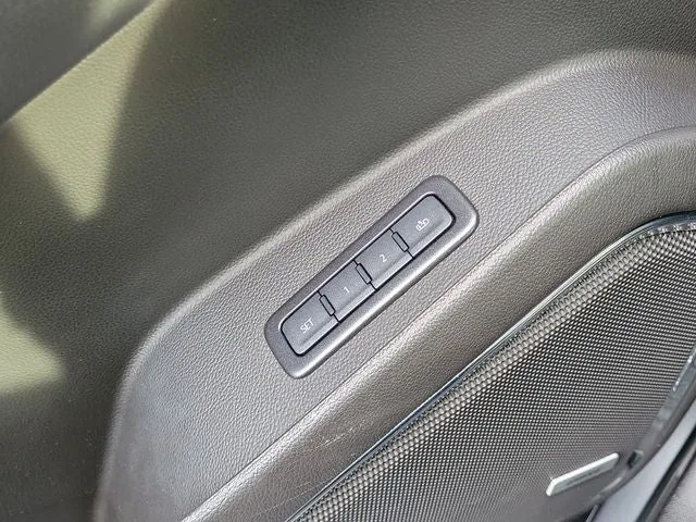 2020 GMC Yukon Denali photo 22
