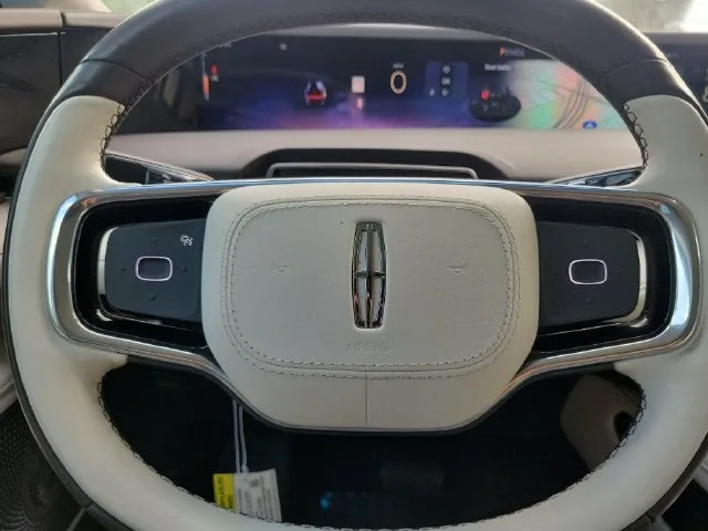 2024 Lincoln Nautilus Black Label photo 25