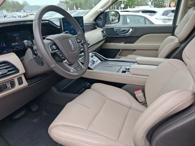 2024 Lincoln Navigator Premiere photo 10