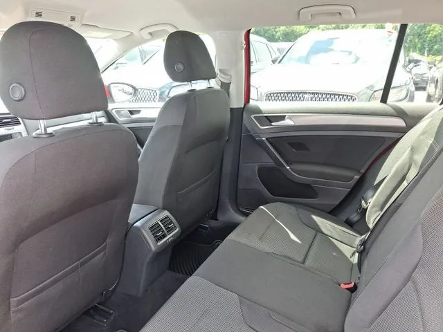2017 Volkswagen Golf SportWagen S 4Motion photo 5