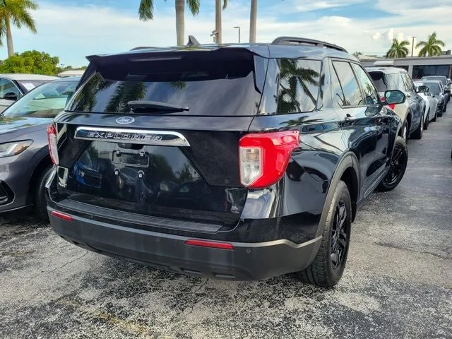 2021 Ford Explorer XLT photo 3