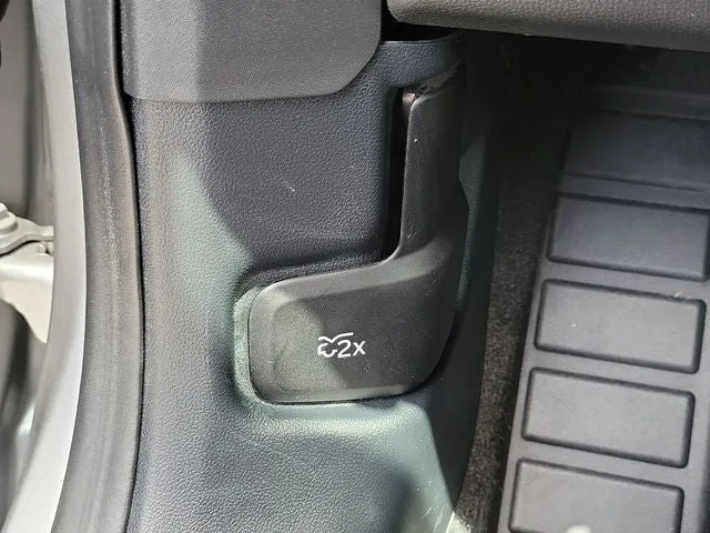 2024 Ford Escape ST-Line photo 13