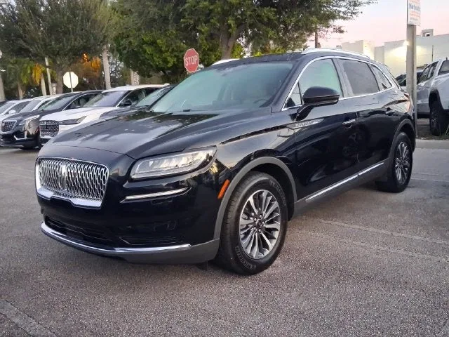 2023 Lincoln Nautilus Standard photo 2