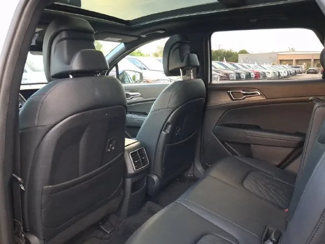 2024 Kia Sportage Plug-In Hybrid X-Line photo 5