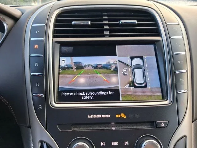 2019 Lincoln Nautilus Black Label photo 22