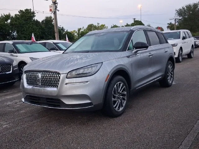 2022 Lincoln Corsair Standard photo 2