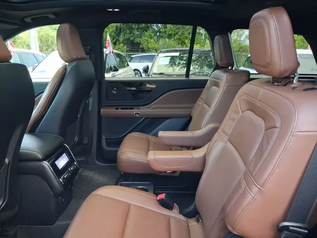 2023 Lincoln Aviator Reserve Premium photo 6
