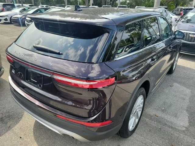 2023 Lincoln Corsair Standard photo 4