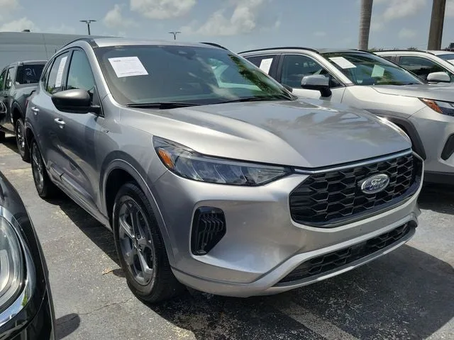 2024 Ford Escape ST-Line photo 2