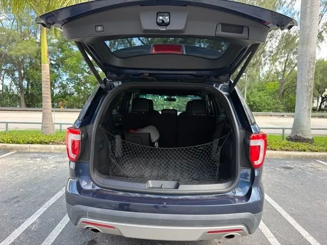 2016 Ford Explorer XLT photo 3