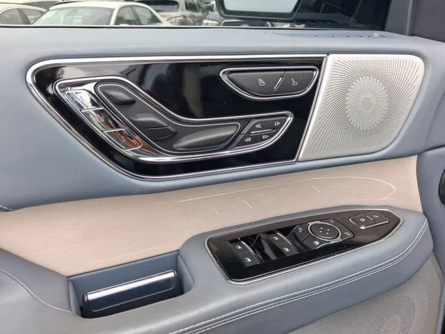 2022 Lincoln Navigator L Black Label photo 14