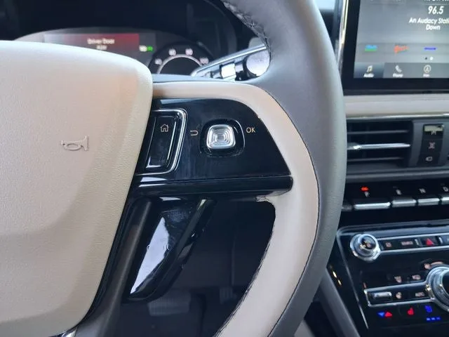 2022 Lincoln Corsair Standard photo 18