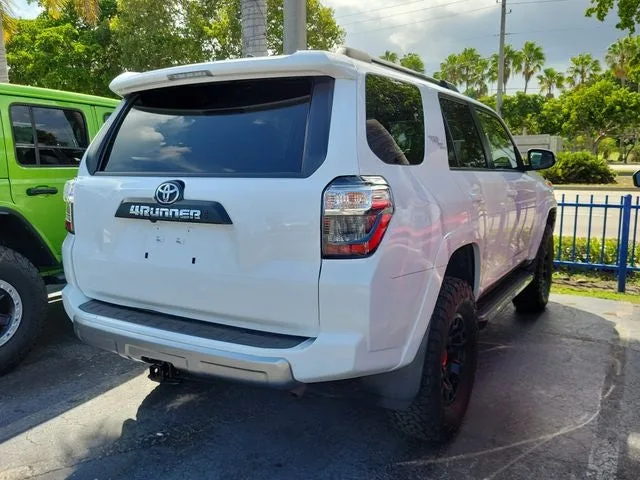 2022 Toyota 4Runner TRD Off-Road Premium photo 3