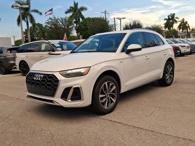 2022 Audi Q5 45 S line Premium quattro photo 2