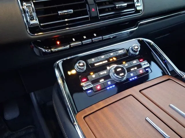 2024 Lincoln Navigator L Black Label photo 21
