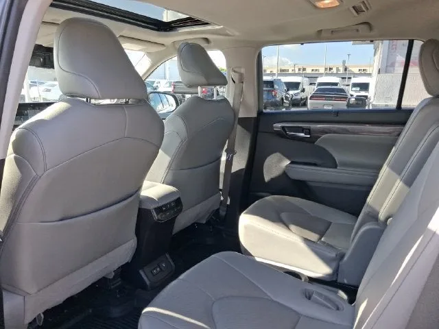 2021 Toyota Highlander Limited photo 5