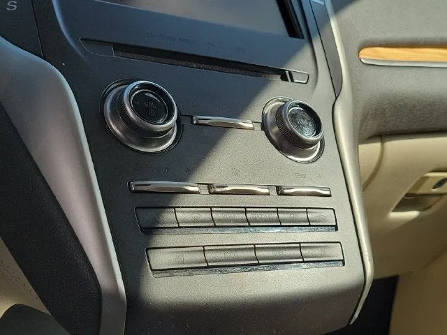 2015 Lincoln MKC Base photo 25
