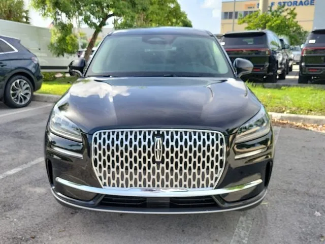 2025 Lincoln Corsair Premiere photo 2