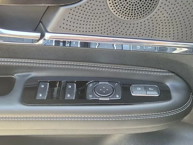 2025 Lincoln Corsair Premiere photo 16
