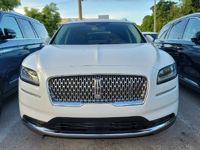 2023 Lincoln Nautilus Standard photo 2