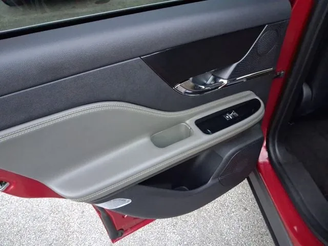 2024 Lincoln Corsair Premiere photo 9