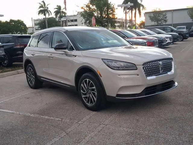 2022 Lincoln Corsair Standard photo 22
