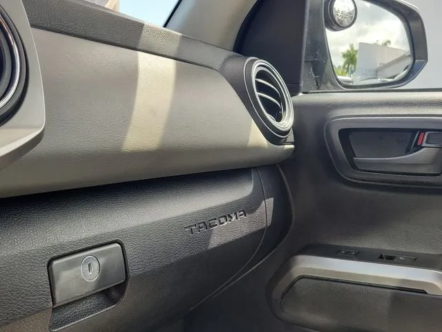 2021 Toyota Tacoma SR5 V6 photo 26