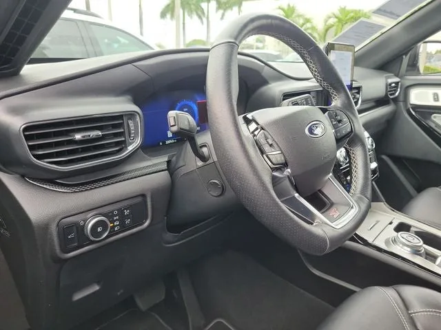 2023 Ford Explorer ST photo 8