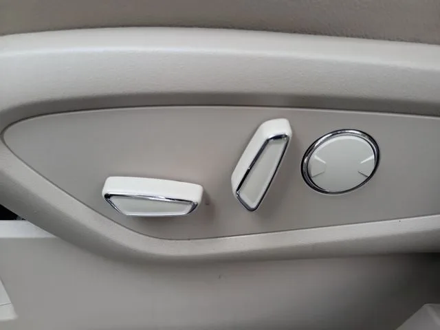 2023 Lincoln Nautilus Standard photo 11