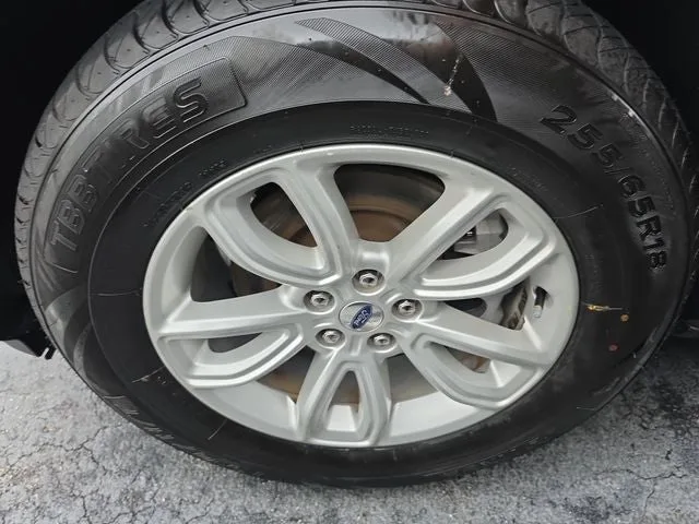 2021 Ford Explorer Base photo 6