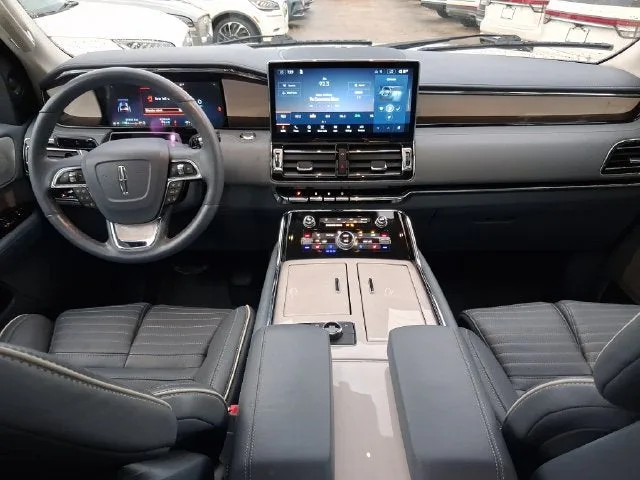 2023 Lincoln Navigator L Black Label photo 7