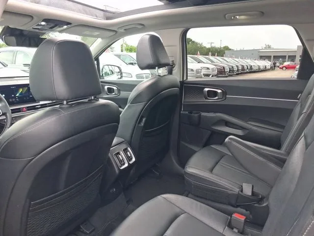 2025 Kia Sorento EX photo 5