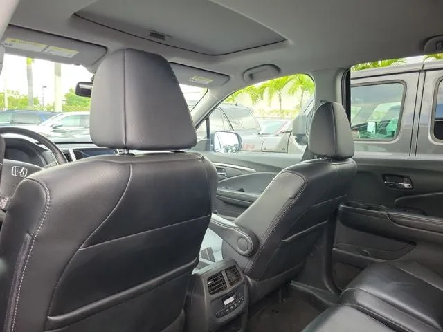 2017 Honda Pilot EX-L photo 10