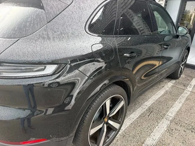 2024 Porsche Cayenne Base photo 2