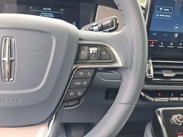 2022 Lincoln Navigator L Black Label photo 17