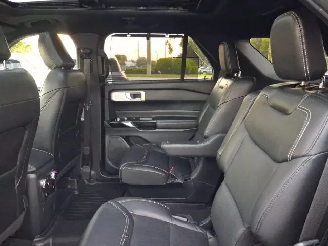 2022 Ford Explorer ST photo 6