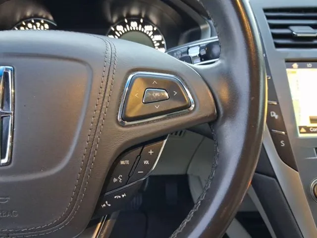 2019 Lincoln MKZ Reserve photo 17