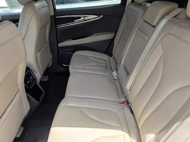 2023 Lincoln Nautilus Standard photo 9