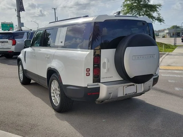 2024 Land Rover Defender 130 S photo 4