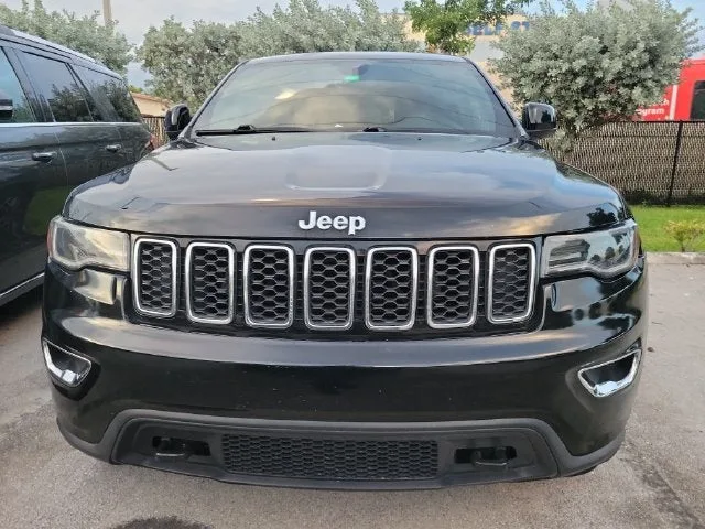 2020 Jeep Grand Cherokee Laredo photo 2