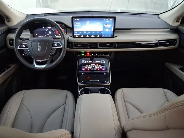 2023 Lincoln Nautilus Standard photo 7