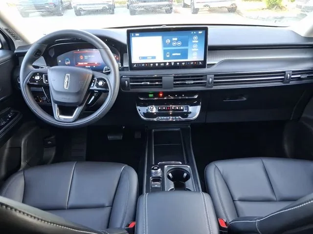 2023 Lincoln Corsair Standard photo 7