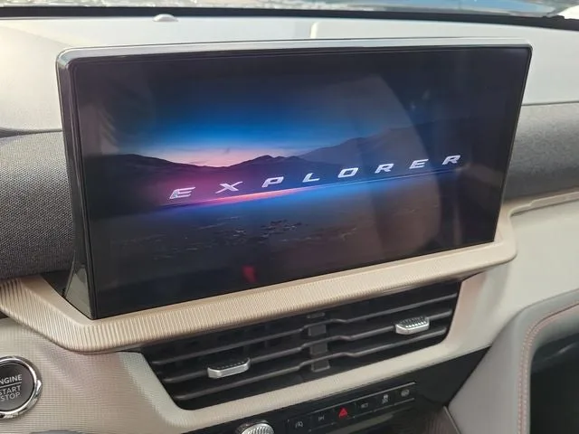 2025 Ford Explorer Active photo 21