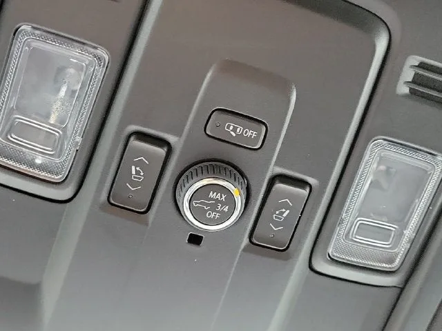 2025 Chevrolet Suburban LT photo 29
