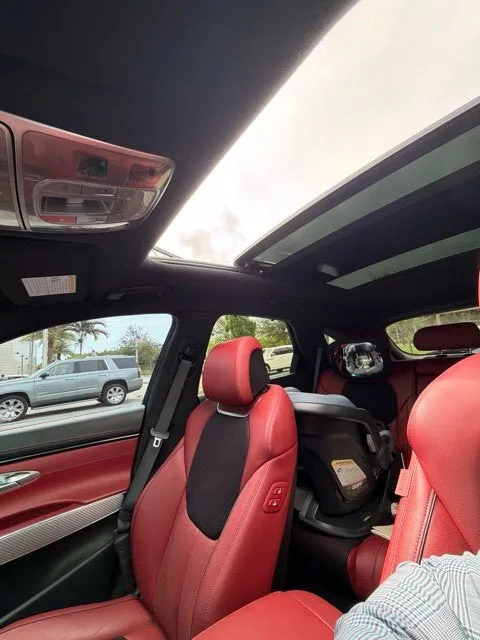 2023 Genesis GV70 2.5T photo 11