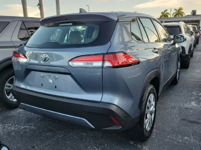 2025 Toyota Corolla Cross L photo 3